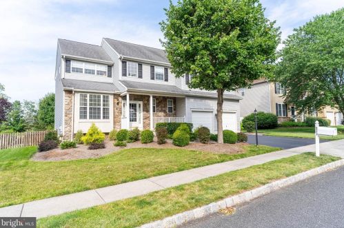 833 Mountain Top Dr, Collegeville, PA 19426-4133