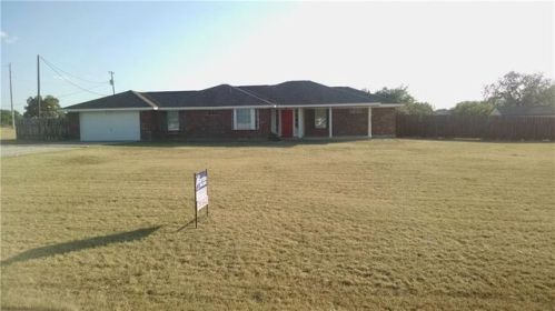 111 Wolf Cir, Graham TX  76450-6431 exterior