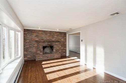 90 Humming Bird Dr, Northford, CT 06472-1227