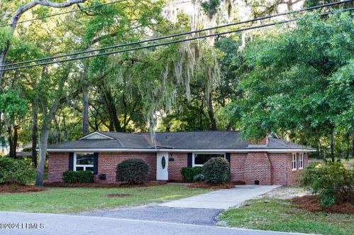 610 Battery Creek Rd, Beaufort, SC 29902-5951