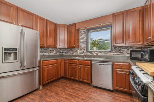 79 Sanders Dr, Florence, KY 41042-2833