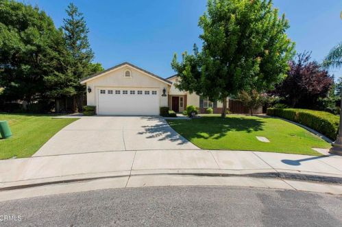 12102 Fairburn Way, Bakersfield, CA 93312-5804