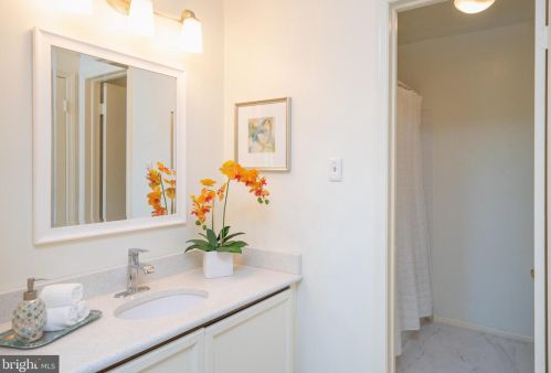 2998 Yarling Ct, Falls Church VA  22042-4476 exterior