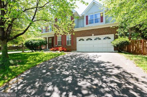 302 Locust Knoll Dr, Leesburg, VA 20176-2055
