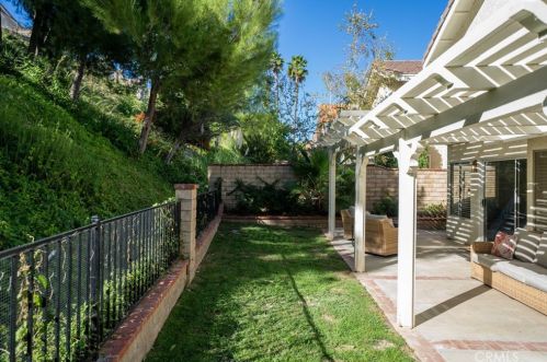 22114 Pamplico Dr, Santa Clarita CA  91350-2186 exterior