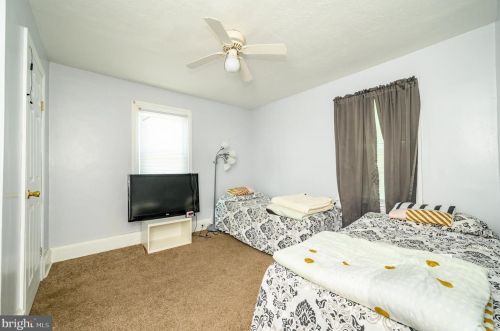 18 Barber Ave, West Deptford NJ  08096-2414 exterior