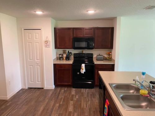 1974 Lennox St, Fort Pierce, FL 34953-1348