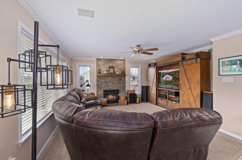 5924 Elderberry Dr, Orefield PA  18069-8811 exterior