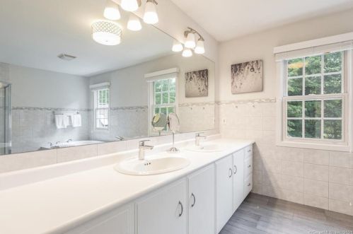 18 Betmarlea Rd, Norwalk CT  06850-2702 exterior