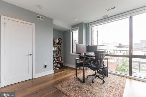 310 Fairmount Ave, Philadelphia PA  19123-2931 exterior
