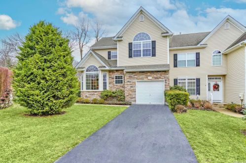 7 Manitou Trl, San Remo, NY 11754-4542