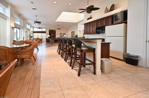 4727 Stratford Ct, Naples FL  34105-6682 exterior