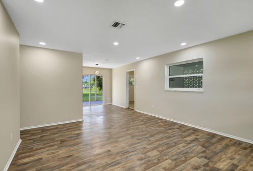 830 Airoso Blvd, Fort Pierce FL  34983-2011 exterior
