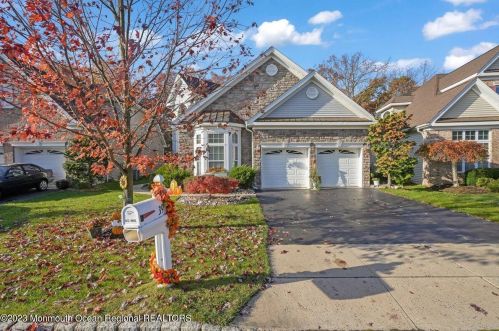 39 Forsgate Way, Lakewood, NJ 08701-3873