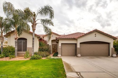 6717 Crestview Dr, Gilbert, AZ 85298-4040