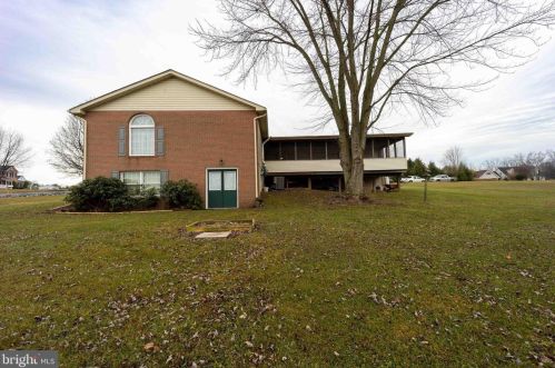 20 Gideon Ln, Falling Waters WV exterior