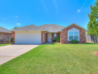 2504 Northern Hills Rd, Norman, OK 73071-3808