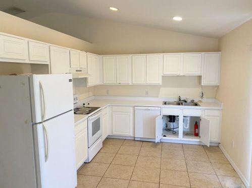 1912 Berkshire Blvd, Fort Pierce FL  34952-6660 exterior