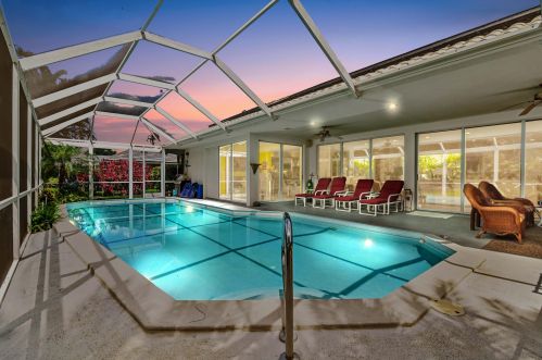 17 Surrey Rd, West Palm Beach, FL 33418-7020