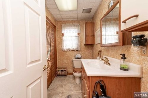 131 Schley St, Outwater NJ  07026-2337 exterior