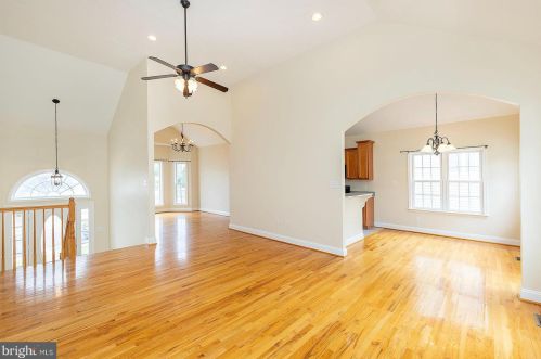 816 Island Farm Rd, Strasburg, VA 22657-5277
