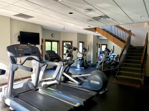 1235 Yale Pl, Minneapolis MN  55403-1949 exterior