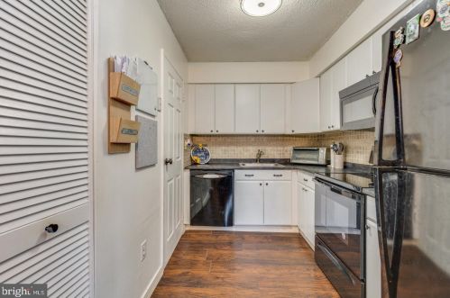 1120 Harbour Dr, Palmyra NJ  08065-1206 exterior