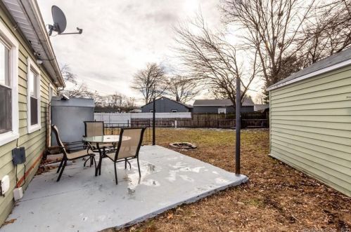 403 Litchfield Dr, Windsor Locks CT  06096-2040 exterior