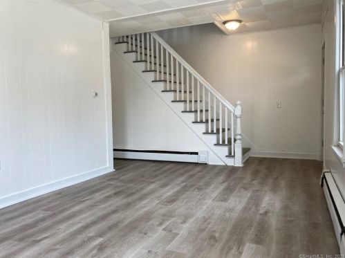 17 School St, Norwich, CT 06351-2307