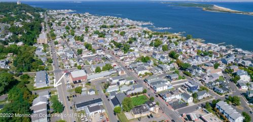 39 Shore Dr, Monmouth Hills NJ  07732-1027 exterior