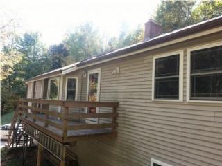 10 Ridge Rd, Deerfield, NH 03037-1407