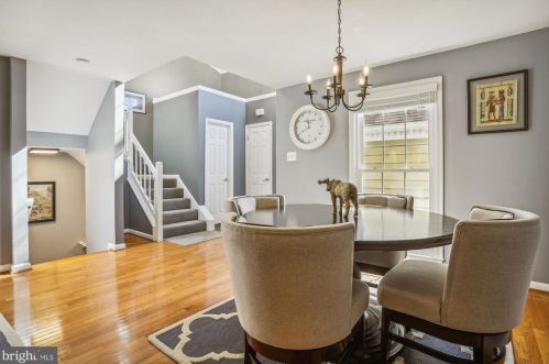 1502 Deer Point Way, Herndon VA  20194-1584 exterior