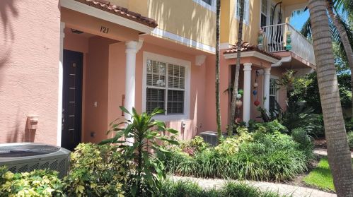 121 Harbors Way, Boynton Beach, FL 33435-2400