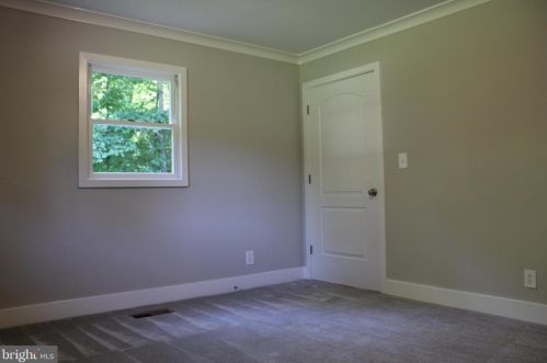 9085 James Madison Pkwy, Owens VA  22485-4903 exterior