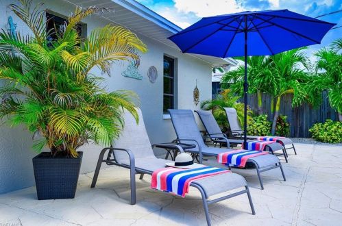 672 100th Ave, Naples, FL 34108-2238