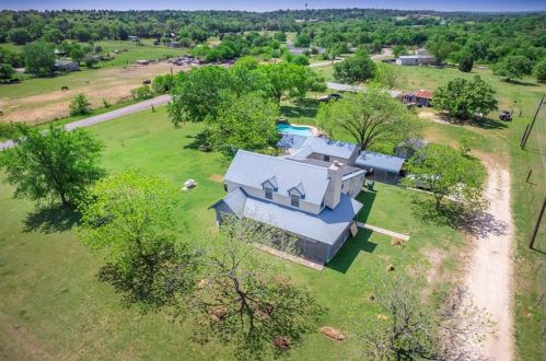 271 Gruetzner Ln, Webberville, TX 78621-5505