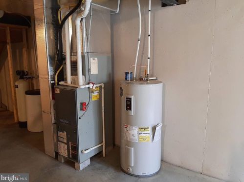 57 Perseverance Ln, Ephrata PA  17522-9159 exterior