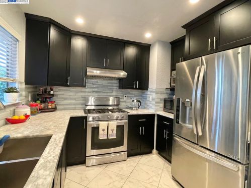 74 Ravenswood Ct, Oakley CA  94561-3062 exterior