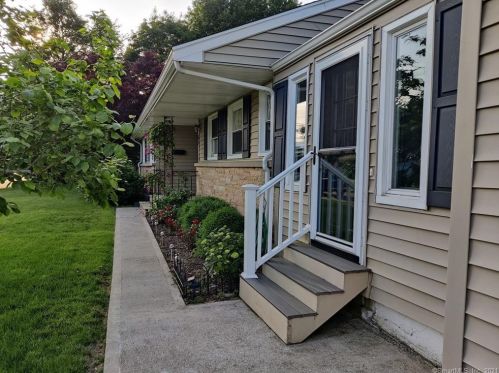 85 Overland Dr, Stratford, CT 06614-2217