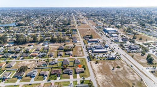 710 25th Ter, Cape Coral, FL 33914-7705