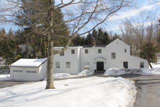 49 Reyburn Rd, Katonah, NY 10536-1016