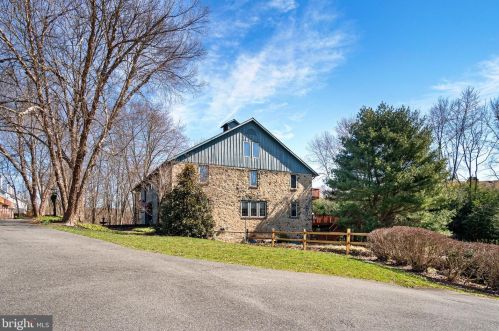 222 Longspur Dr, Wilmington DE  19808-4363 exterior