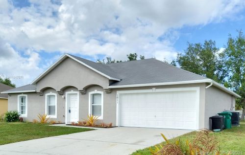 1011 Versailles Ave, Fort Pierce, FL 34953-3274