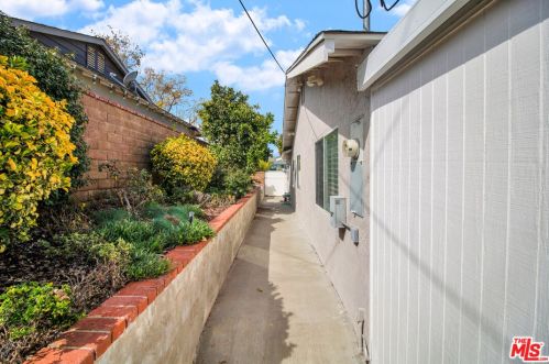 840 Moffatt Cir, Simi Valley CA  93065-5633 exterior