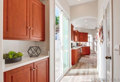 3160 Goldfinch St, San Diego CA 92103-2965 exterior