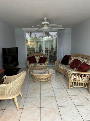 714 Villa Cir, Boynton Beach FL  33435-8914 exterior