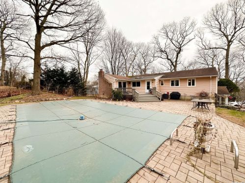 3 Josephine Ln, Northport NY  11768-2706 exterior