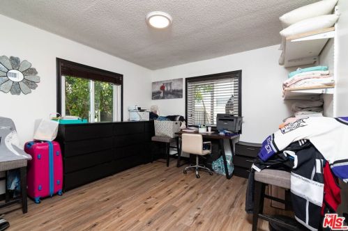 16038 Hartland St, Van Nuys CA 91406-4520 exterior