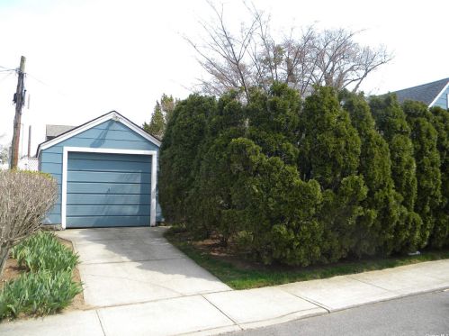 246-03 86th Ave, Jamaica, NY 11426-1018