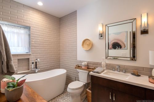 2562 Grandview St, San Diego CA 92110-1031 exterior